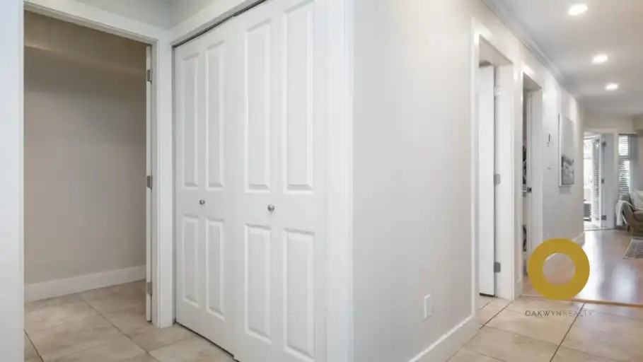 8915 Hudson St #205 - Photo 7 of 11