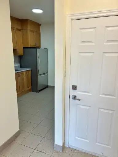 1277 Dundas St W #1 - Photo 4 of 20