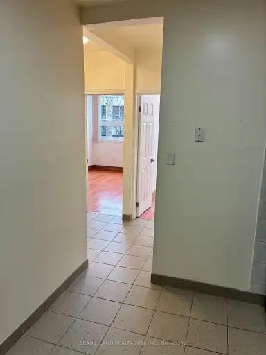 1277 Dundas St W #1 - Photo 7 of 20