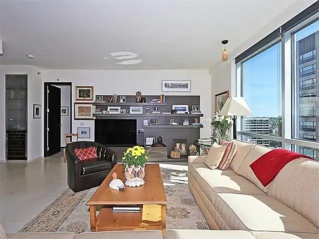 1108 9 Ave Sw #1605 - Photo 3 of 8