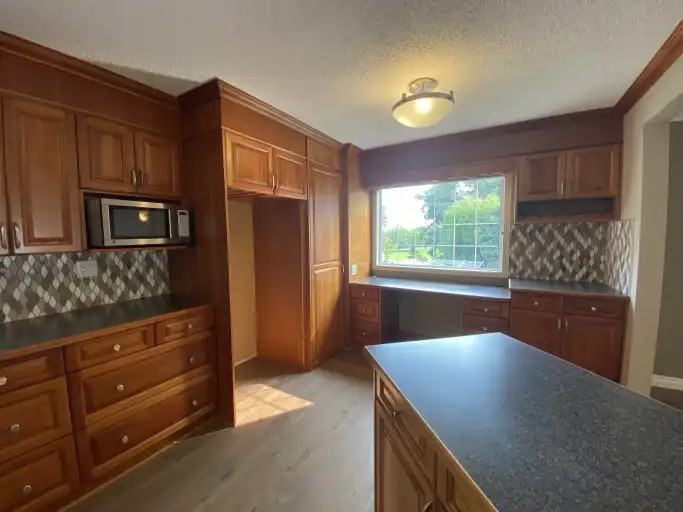 35 Braeside Cres - Photo 7 of 30