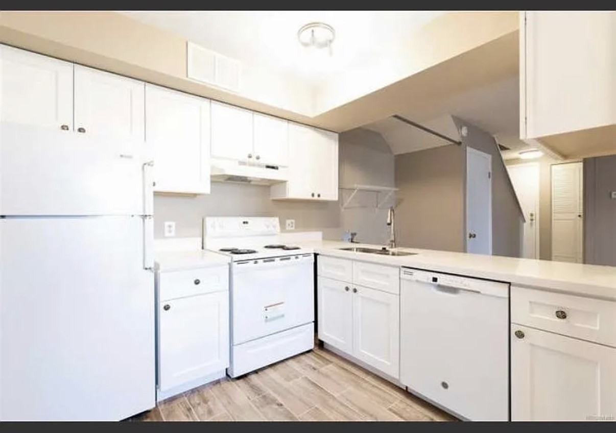 13639 East Yale Avenue - Photo 4 of 9
