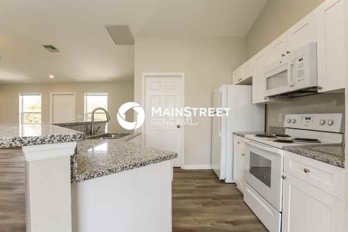 124 Gilbert Ave S - Photo 4 of 16
