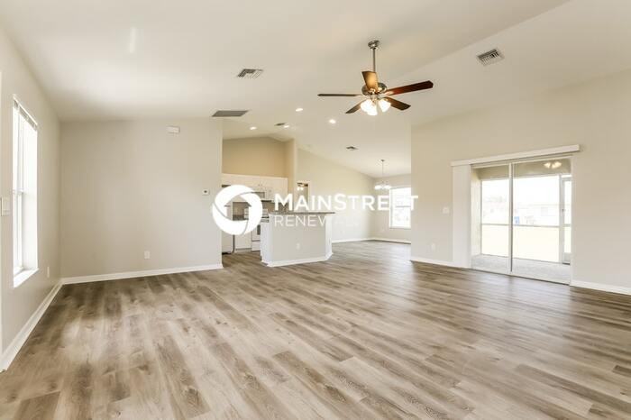 124 Gilbert Ave S - Photo 5 of 16