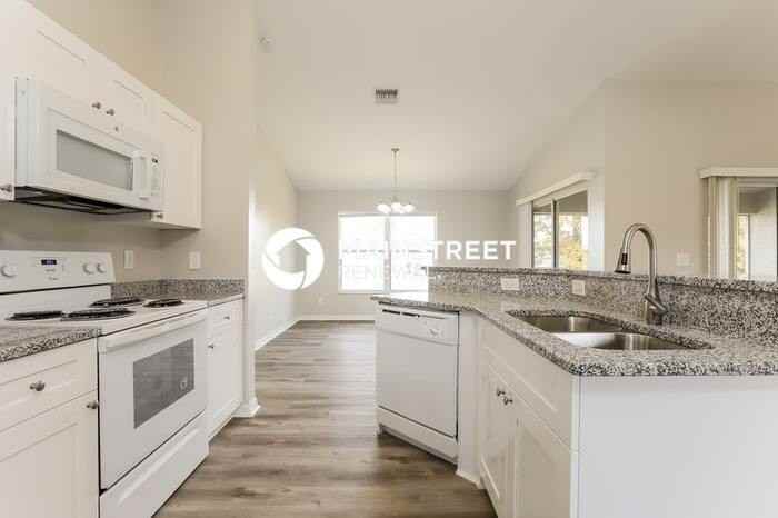 124 Gilbert Ave S - Photo 6 of 16
