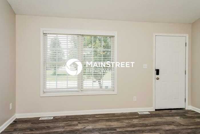 388 Tecumseh Dr - Photo 5 of 16