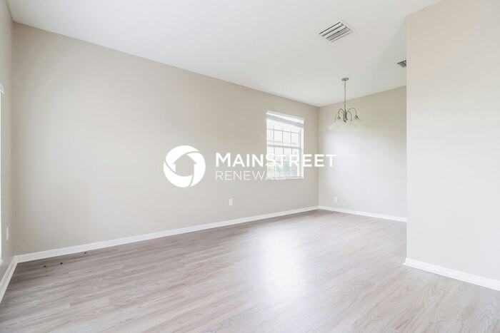 1921 Tilden Pl - Photo 4 of 17