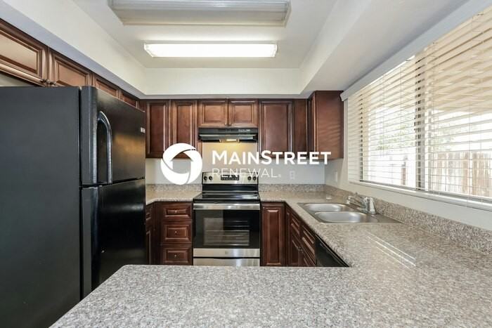 7719 W Clayton Dr - Photo 4 of 16