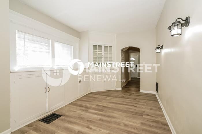 2283 Union St - Photo 6 of 18