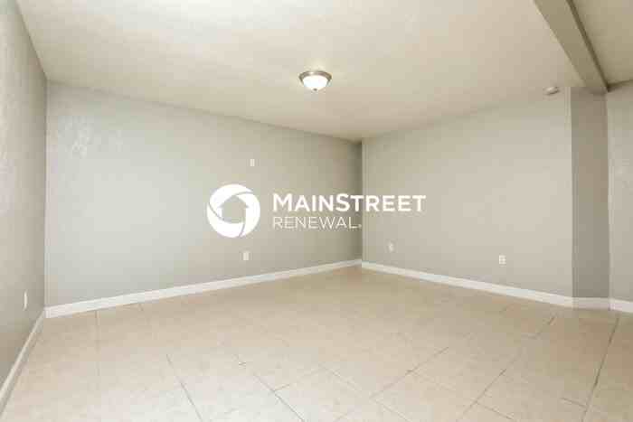 261 Dogwood Ave - Photo 4 of 16