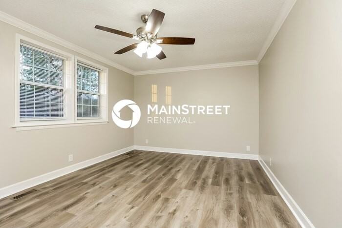 7901 Chester Rd - Photo 3 of 16