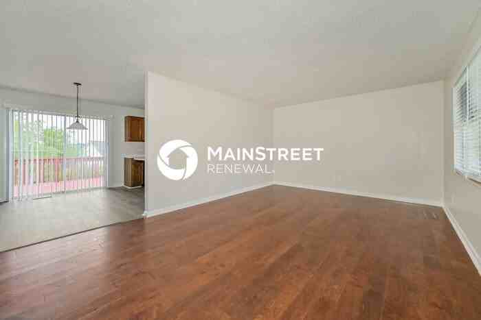 1320 Windamere Rd - Photo 4 of 15