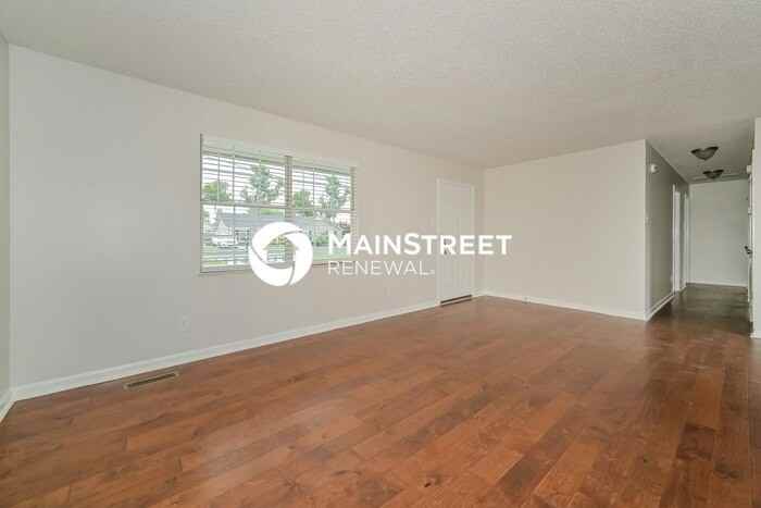 1320 Windamere Rd - Photo 5 of 15