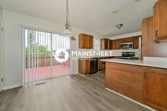1320 Windamere Rd - Photo 6 of 15