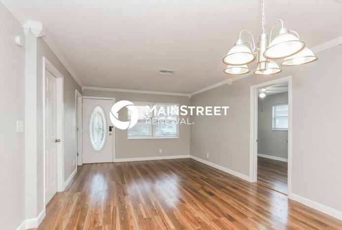 239 93rd Ave N - Photo 4 of 16