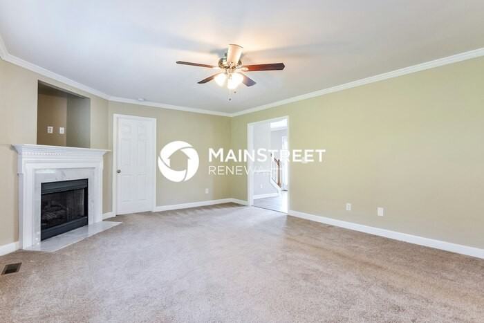 1047 Drew Dr - Photo 4 of 17