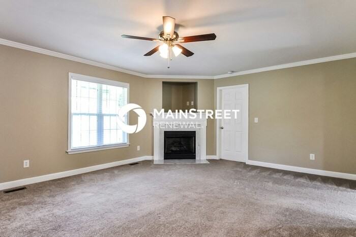 1047 Drew Dr - Photo 5 of 17