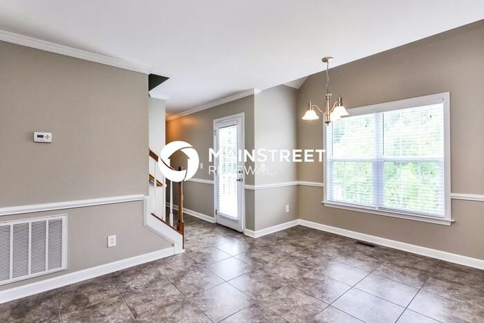 1047 Drew Dr - Photo 6 of 17