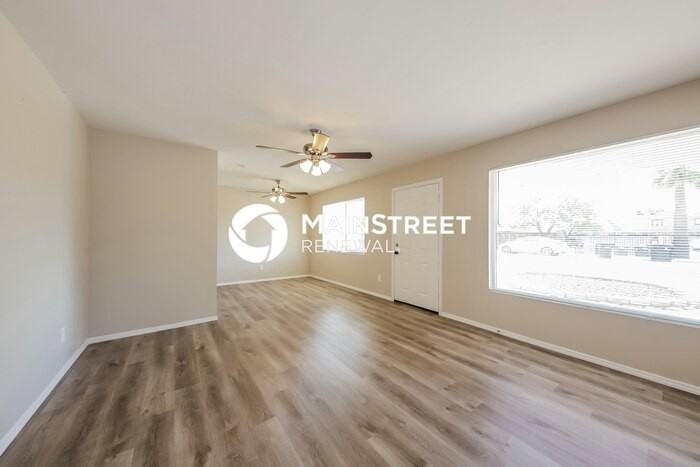 2722 W Tuckey Ln - Photo 3 of 16