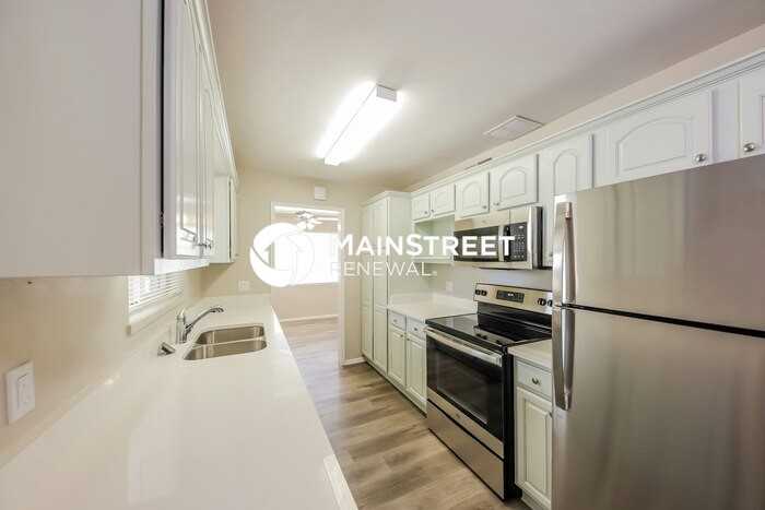 2722 W Tuckey Ln - Photo 6 of 16