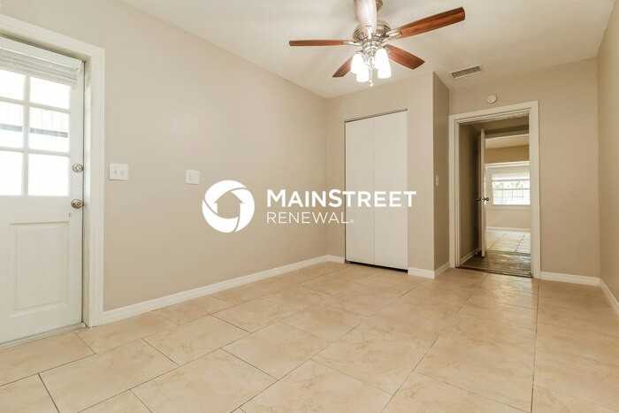 861 88th Ave N - Photo 4 of 16