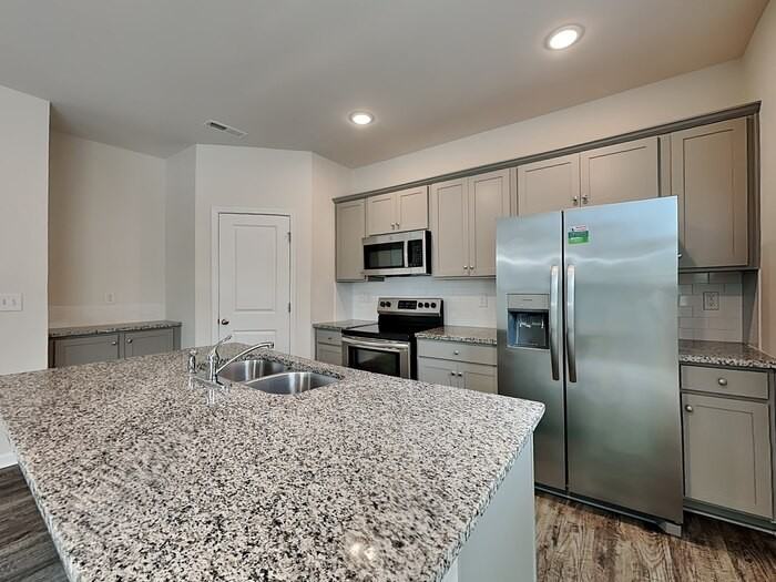 737 Pointe Andrews Dr - Photo 4 of 20