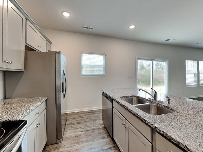 737 Pointe Andrews Dr - Photo 6 of 20