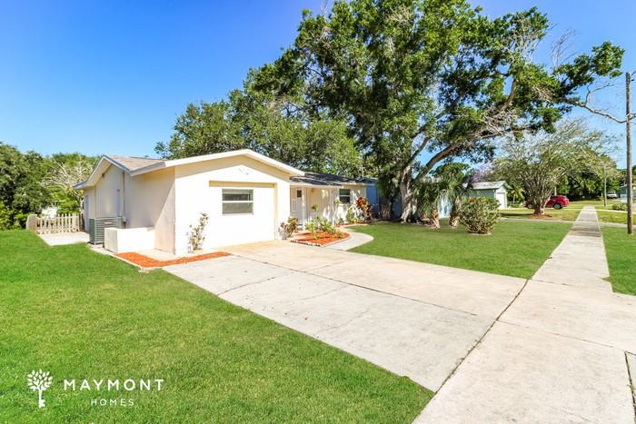 1588 Eunice Ln - Photo 4 of 15