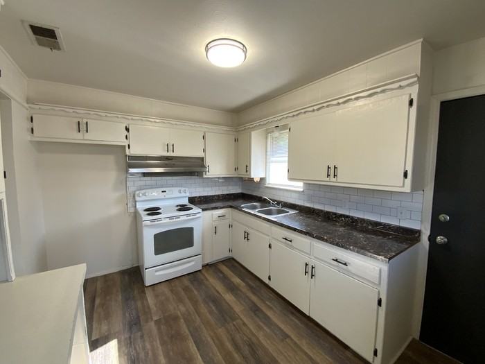 2013 N College Ave - Photo 2 of 15