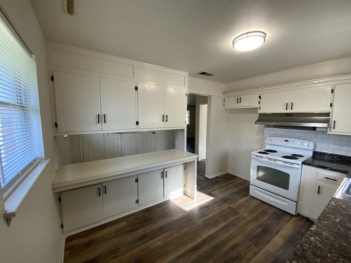 2013 N College Ave - Photo 3 of 15
