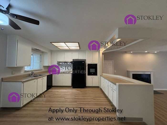 1613 Lynwood Dr - Photo 4 of 31