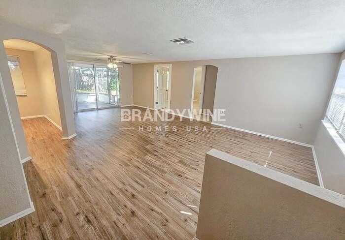7815 Treasure Pointe Dr - Photo 3 of 15