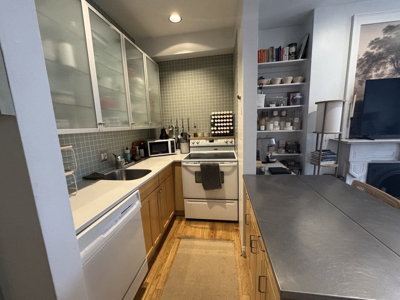 560 Columbus Ave #7 - Photo 4 of 8