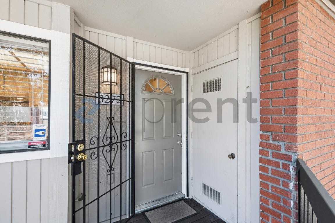 3272 Shadow Park Pl - Photo 4 of 23