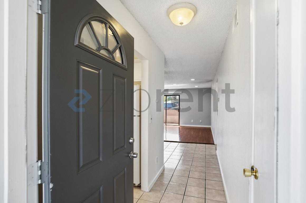 3272 Shadow Park Pl - Photo 5 of 23
