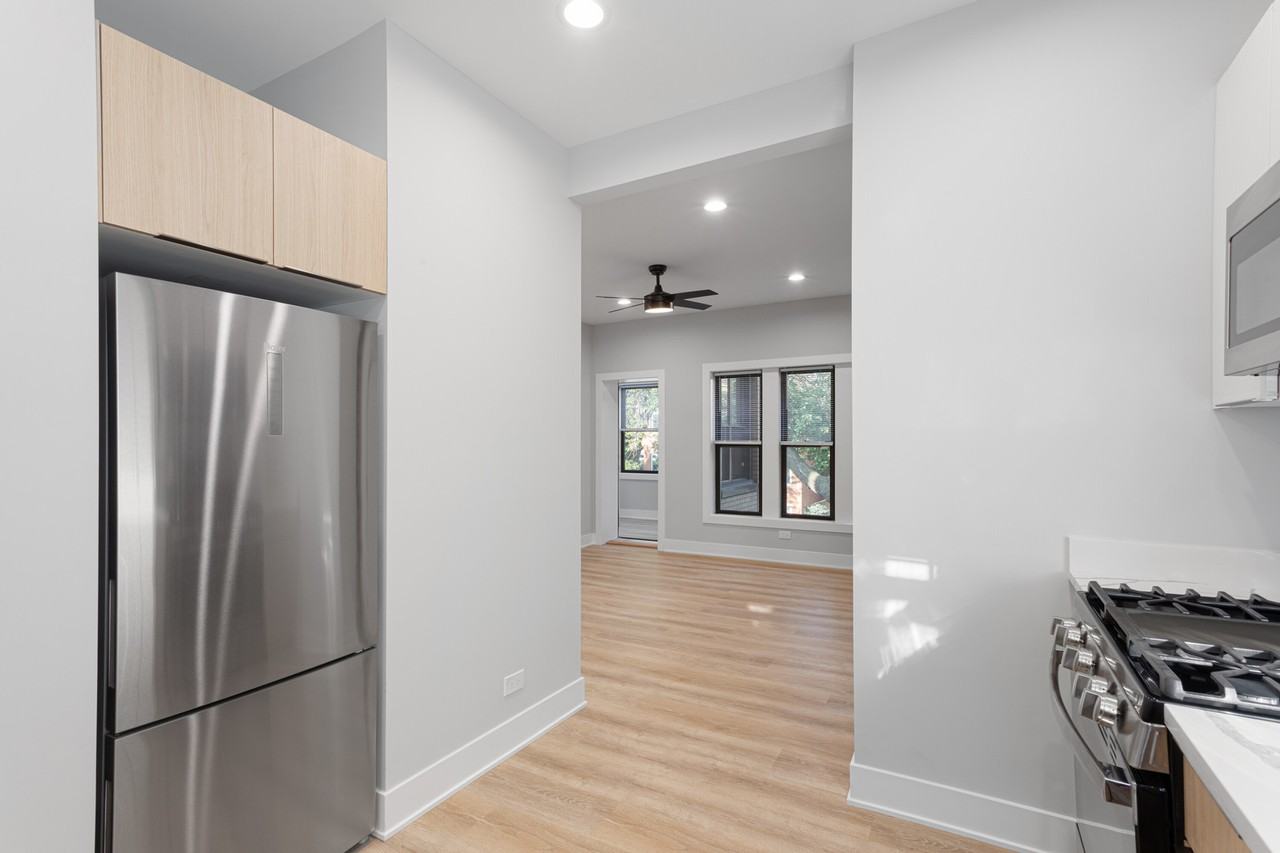 6929 N Lakewood Ave #2 - Photo 4 of 14