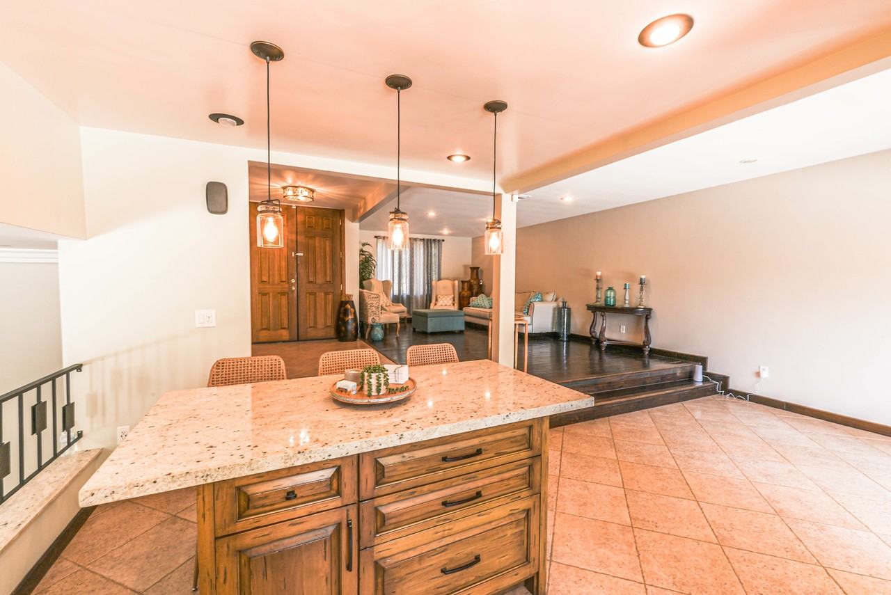 20212 Valerio St - Photo 7 of 25