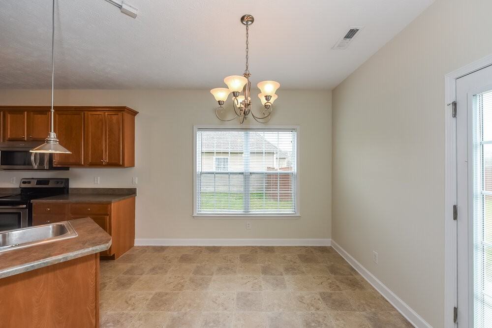 1448 Jeter Way - Photo 7 of 17