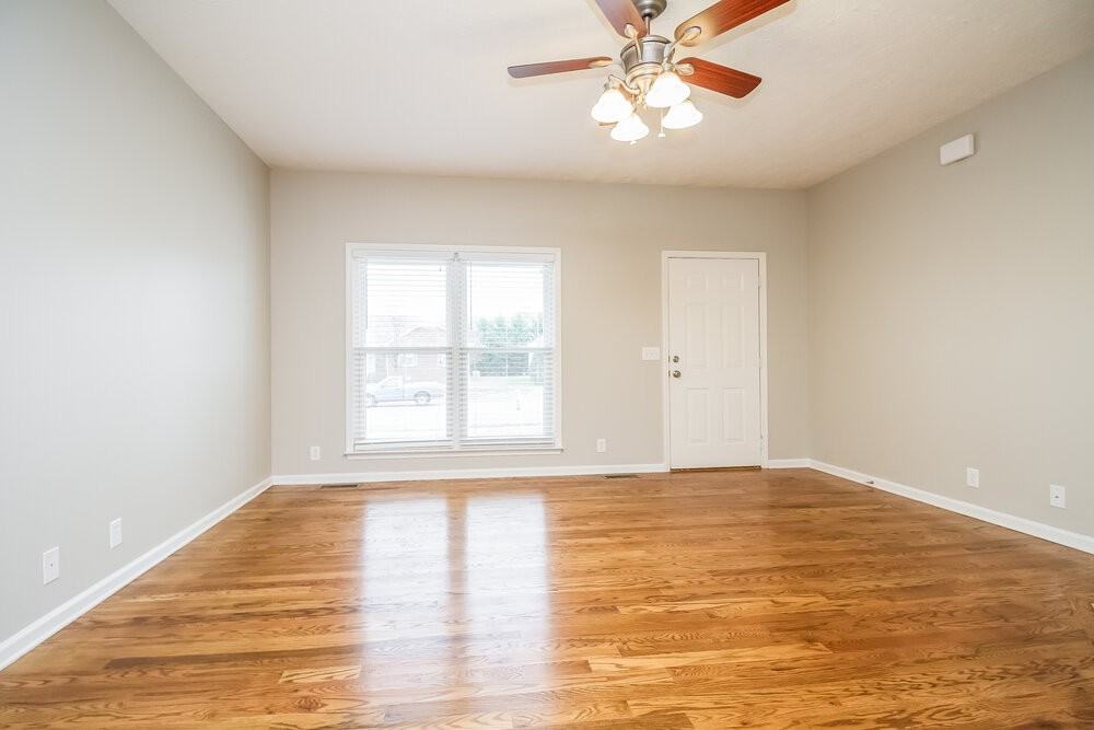 2913 Waywood Dr - Photo 4 of 17