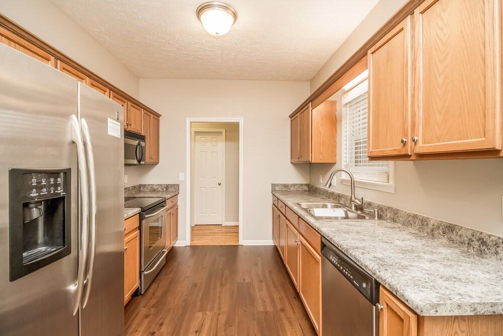2913 Waywood Dr - Photo 6 of 17