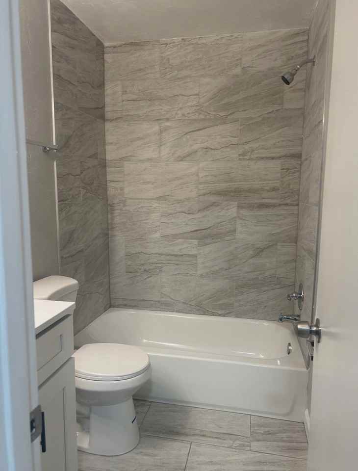 1533 South Bronough Street - Photo 3 of 8