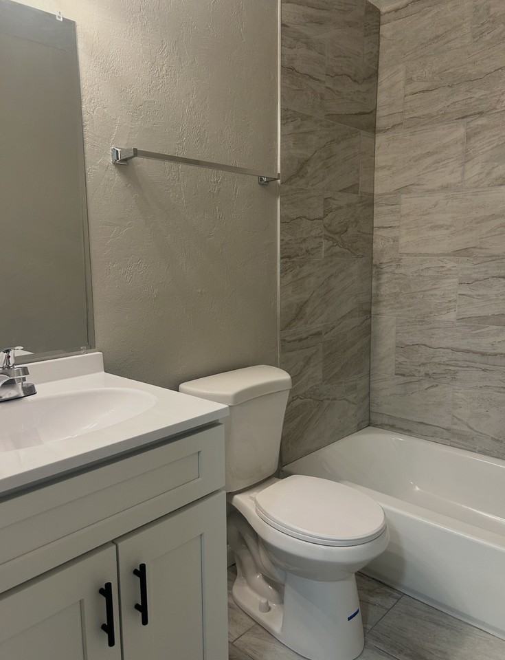 1533 South Bronough Street - Photo 4 of 8