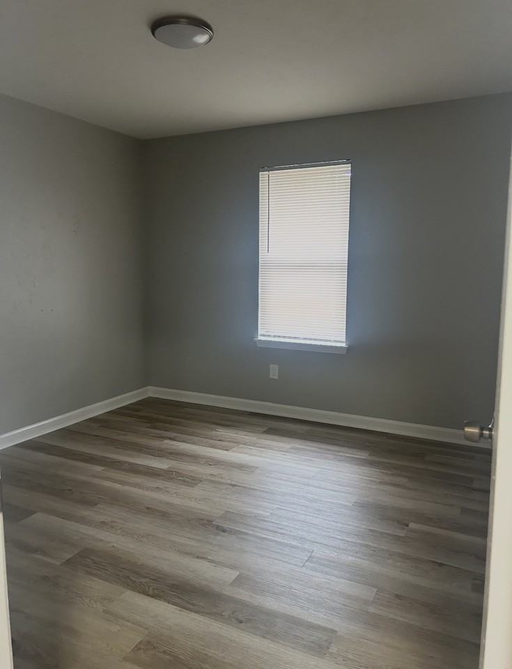 1533 South Bronough Street - Photo 5 of 8