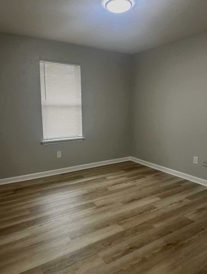 1533 South Bronough Street - Photo 6 of 8