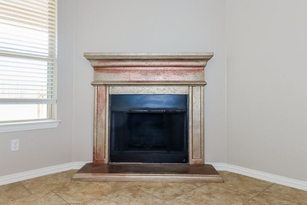 1913 Chimney Dr - Photo 3 of 16