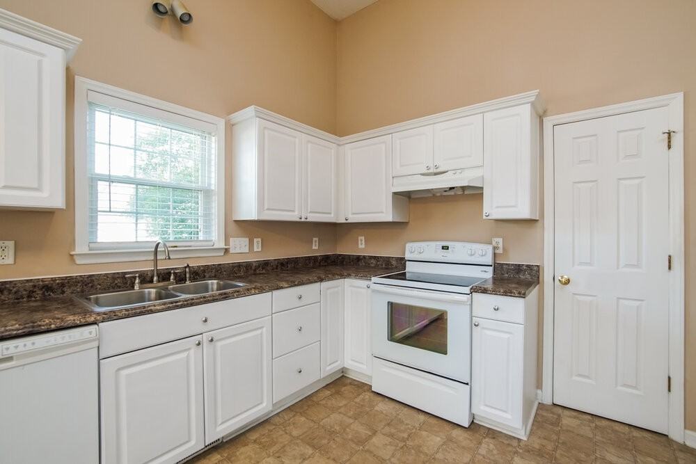 7137 Spanglers Spring Way - Photo 5 of 15