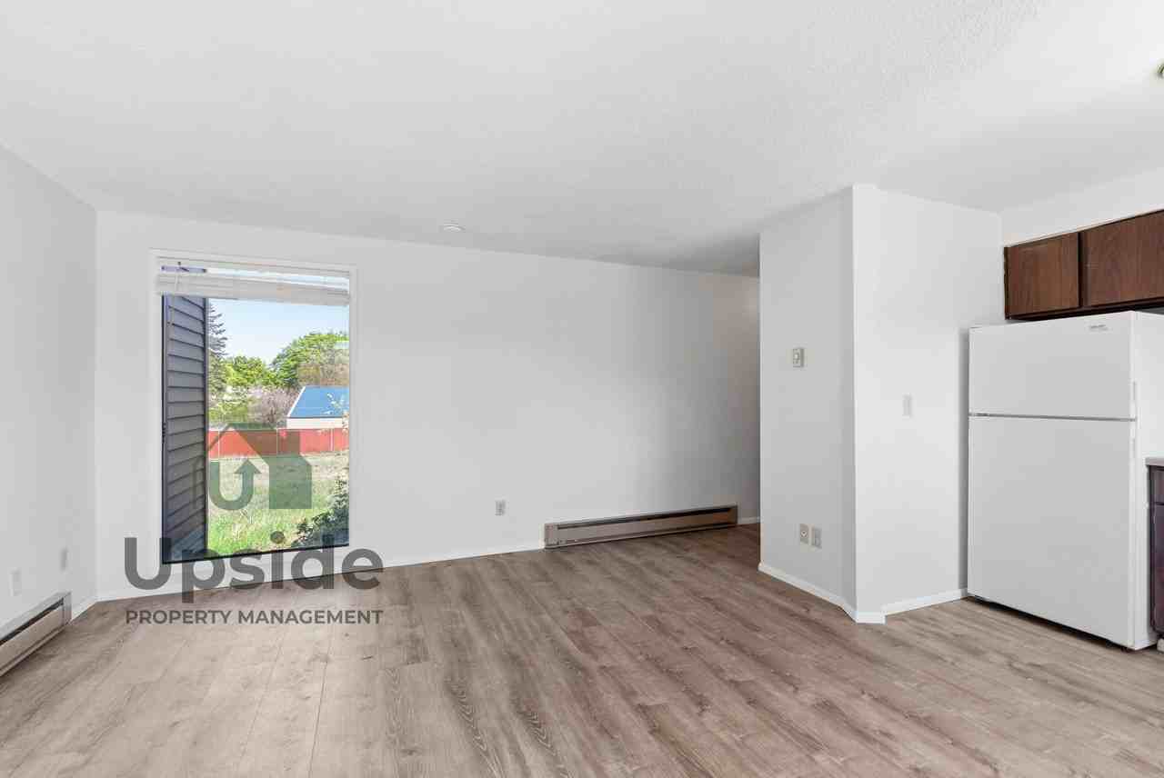 BM - 10211 East Main Avenue - Photo 4 of 35