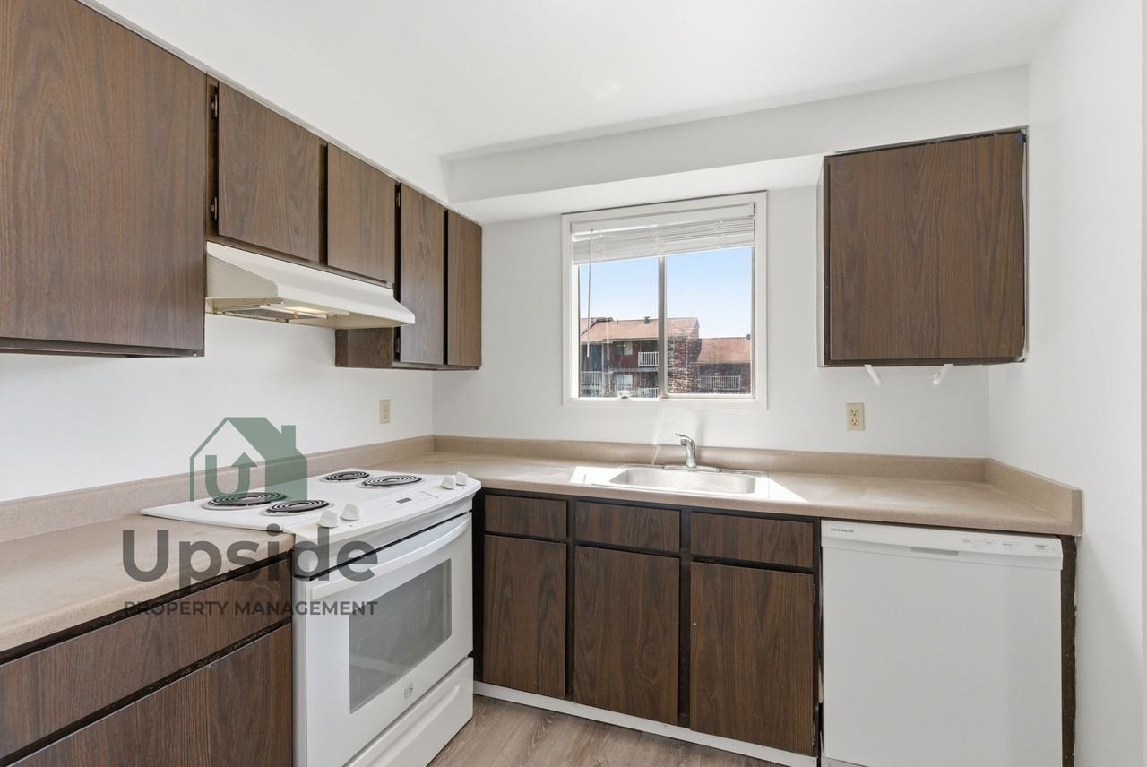 BM - 10211 East Main Avenue - Photo 5 of 35