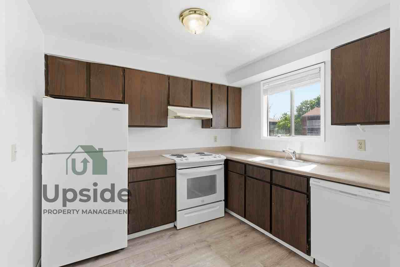 BM - 10211 East Main Avenue - Photo 6 of 35