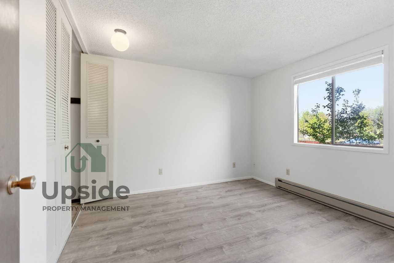 BM - 10211 East Main Avenue - Photo 7 of 35